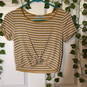 Short sleeve crop top
